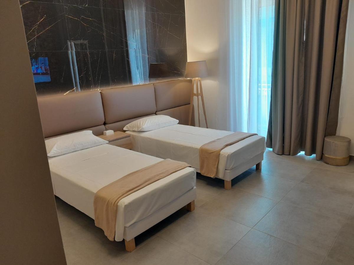 Baaria House Hotel บาร์เชลโลนา-ปอซโซ ดี กอตโต ภายนอก รูปภาพ