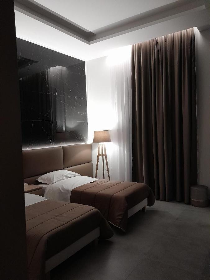 Baaria House Hotel บาร์เชลโลนา-ปอซโซ ดี กอตโต ภายนอก รูปภาพ