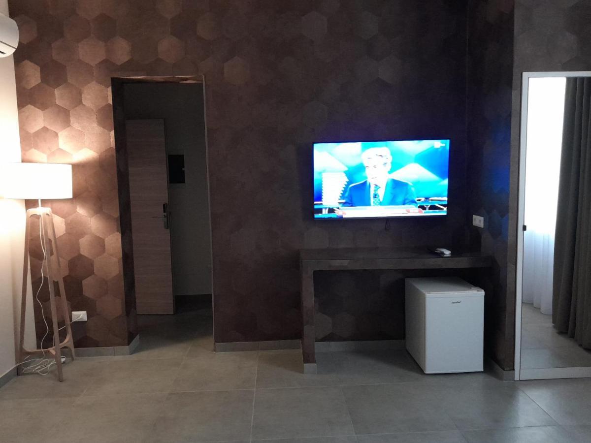 Baaria House Hotel บาร์เชลโลนา-ปอซโซ ดี กอตโต ภายนอก รูปภาพ