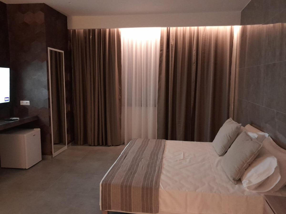 Baaria House Hotel บาร์เชลโลนา-ปอซโซ ดี กอตโต ภายนอก รูปภาพ