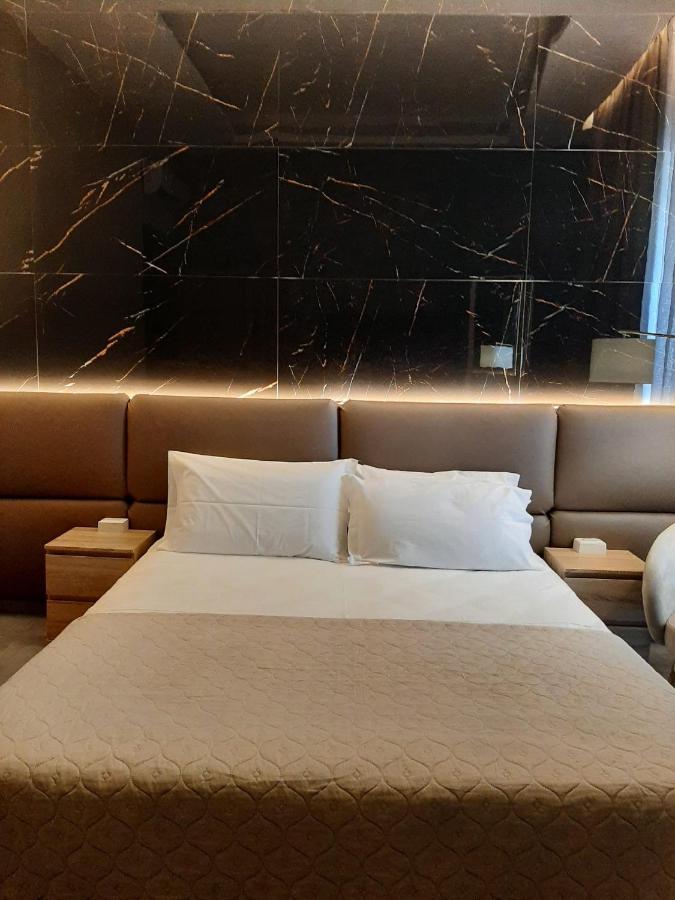 Baaria House Hotel บาร์เชลโลนา-ปอซโซ ดี กอตโต ภายนอก รูปภาพ