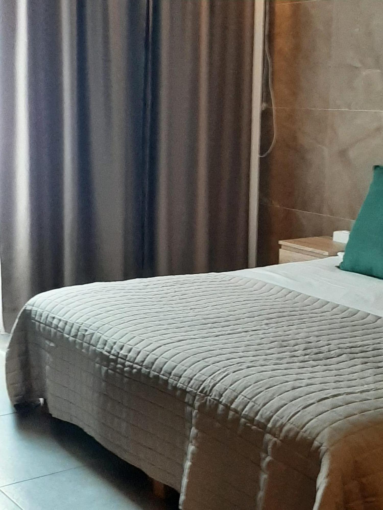 Baaria House Hotel บาร์เชลโลนา-ปอซโซ ดี กอตโต ภายนอก รูปภาพ