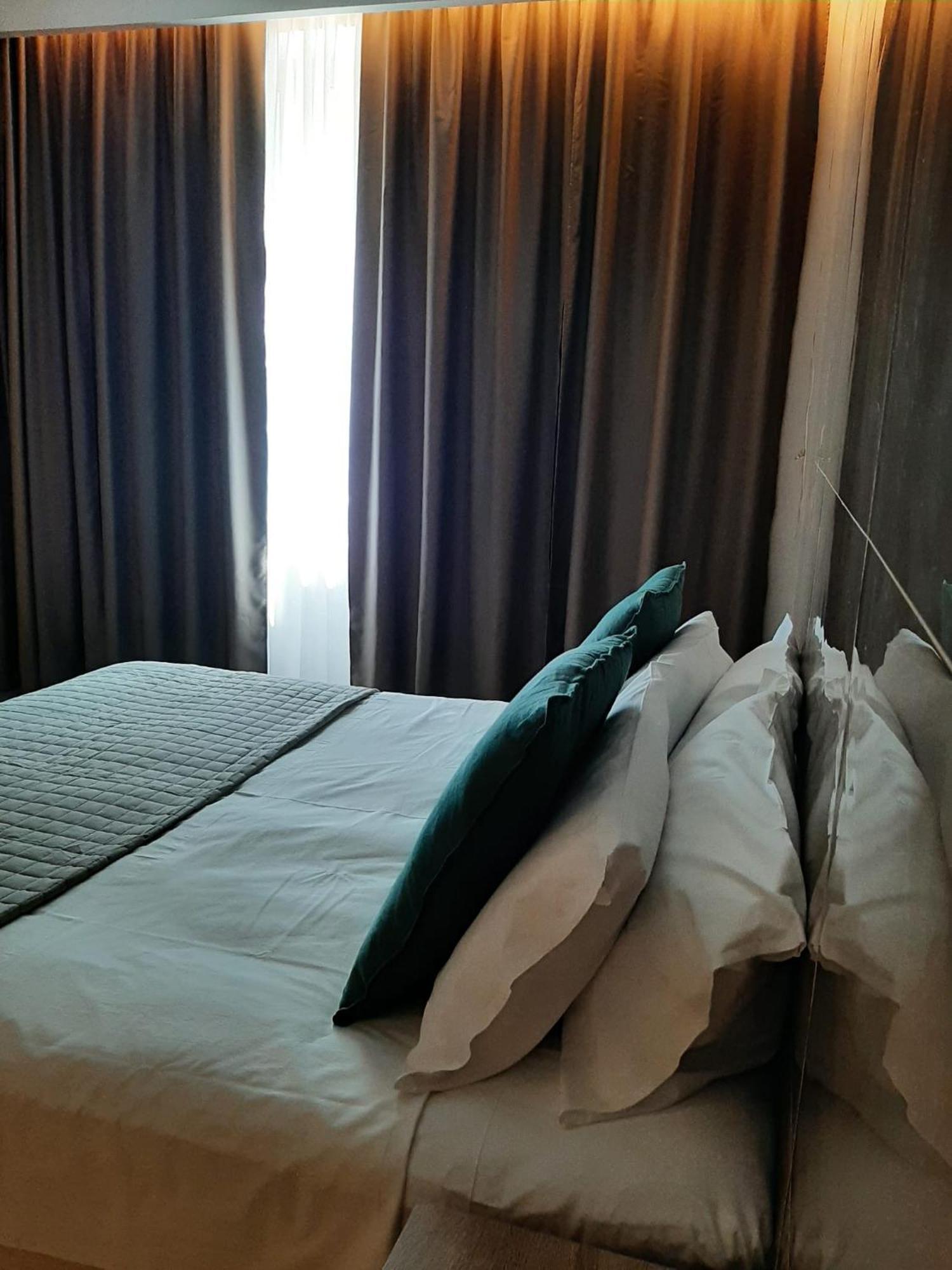 Baaria House Hotel บาร์เชลโลนา-ปอซโซ ดี กอตโต ภายนอก รูปภาพ