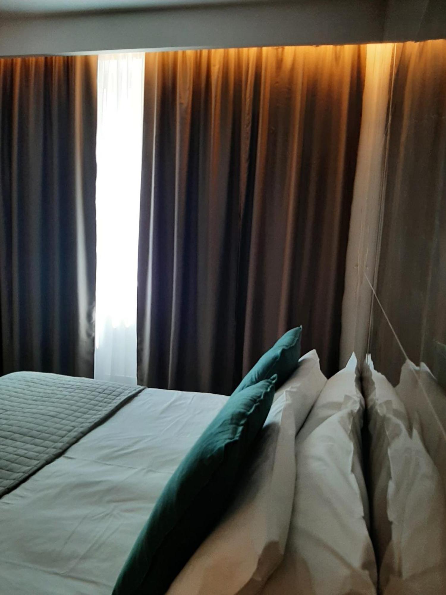 Baaria House Hotel บาร์เชลโลนา-ปอซโซ ดี กอตโต ภายนอก รูปภาพ