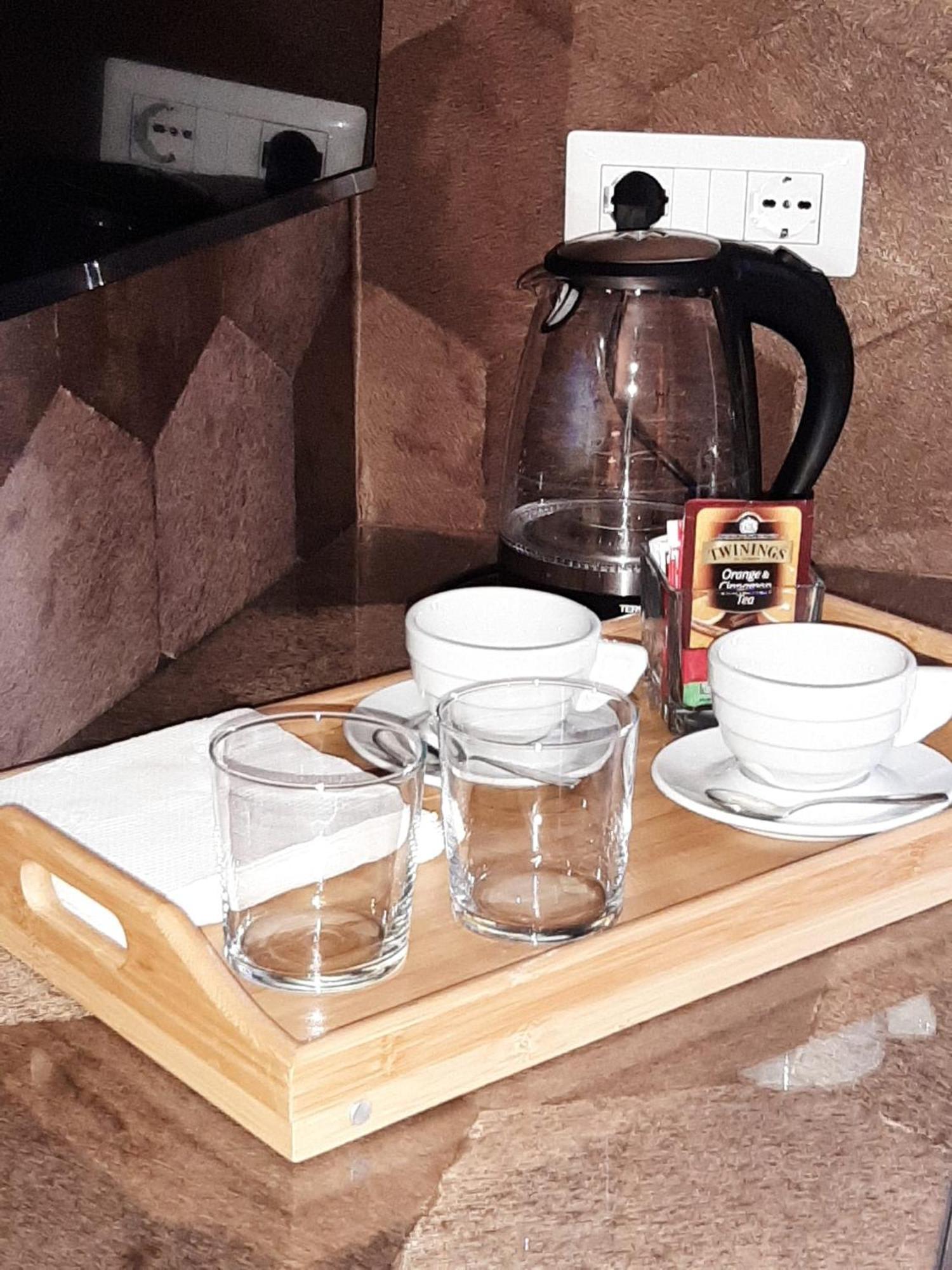 Baaria House Hotel บาร์เชลโลนา-ปอซโซ ดี กอตโต ภายนอก รูปภาพ
