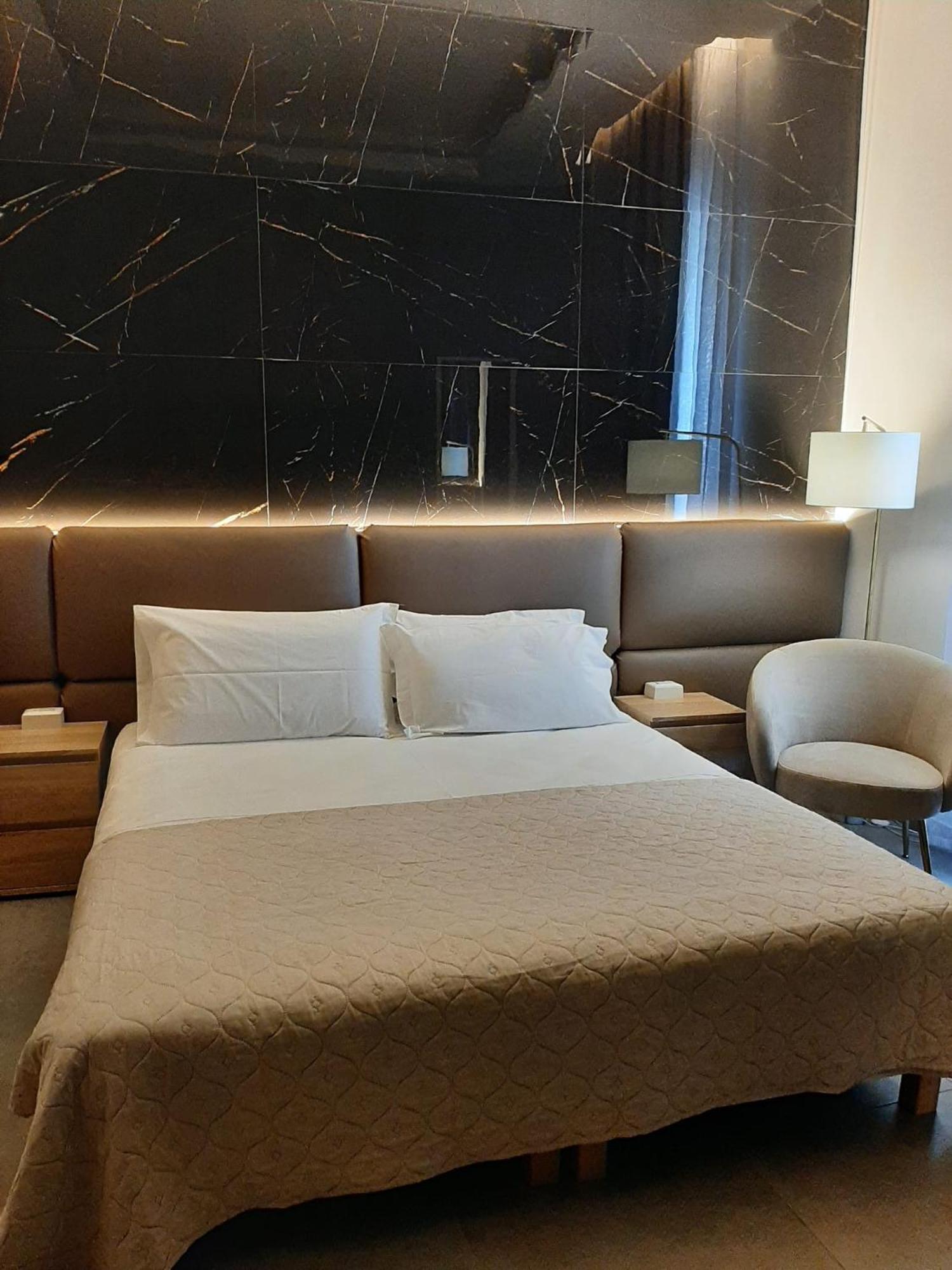 Baaria House Hotel บาร์เชลโลนา-ปอซโซ ดี กอตโต ภายนอก รูปภาพ